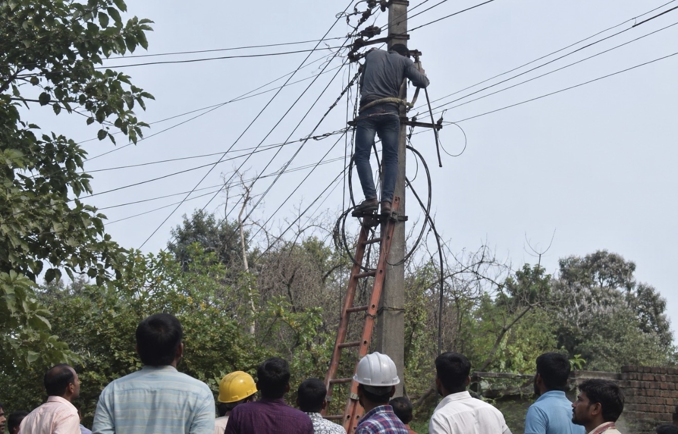 बिजली सुधार कार्य के दौरान करंट लगने से ठेका श्रमिक की मौत, जांच में जुटी पुलिस