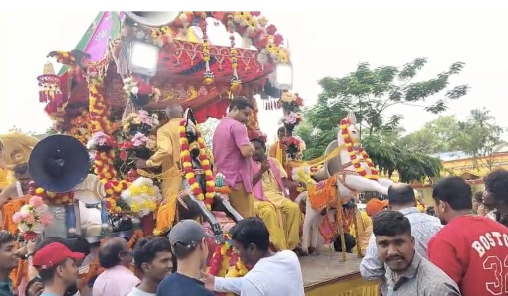 रसगुल्ले और उपहार से मना लीं माता लक्ष्मी, भगवान जगन्नाथ का हुआ श्री मंदिर में प्रवेश