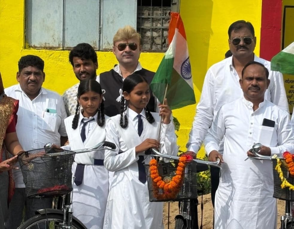 शिक्षा के साथ संस्कार भी जरूरी : त्रिलोक चंद्र श्रीवास