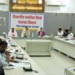 ग्रामीण निर्माण कार्यों का आयुक्त ने किया औचक निरीक्षण, पीएम आवास हितग्राहियों को सौंपी खुशियों की चाबी