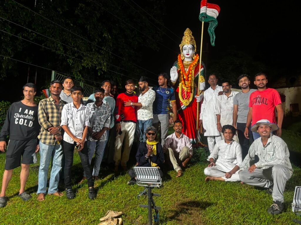 स्वतंत्रता दिवस पर भारत माता की भव्य महाआरती, देशभक्ति गीतों से गूंजा देवकीनंदन चौक