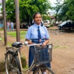 साइकिल मिली तो आसान हुई स्कूल की राह, हंसिका के सपनों को मिली रफ्तार
