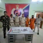 साउथ बिहार एक्सप्रेस में तलाशी के दौरान मिले धारदार और खतरनाक हथियार, पुलिस ने किया जब्त