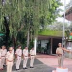 बिलासपुर रेंज आईजी कार्यालय में शान से लहराया तिरंगा, वीसी से आईजी ने दिया देशसेवा का संदेश