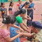 जहां कभी बंदूक थी, वहां बंधा रिश्तों का धागा
