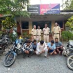 दो जुआ फड़ों पर पुलिस की दबिश, छह जुआरी गिरफ्तार; 1.13 लाख की जप्ती