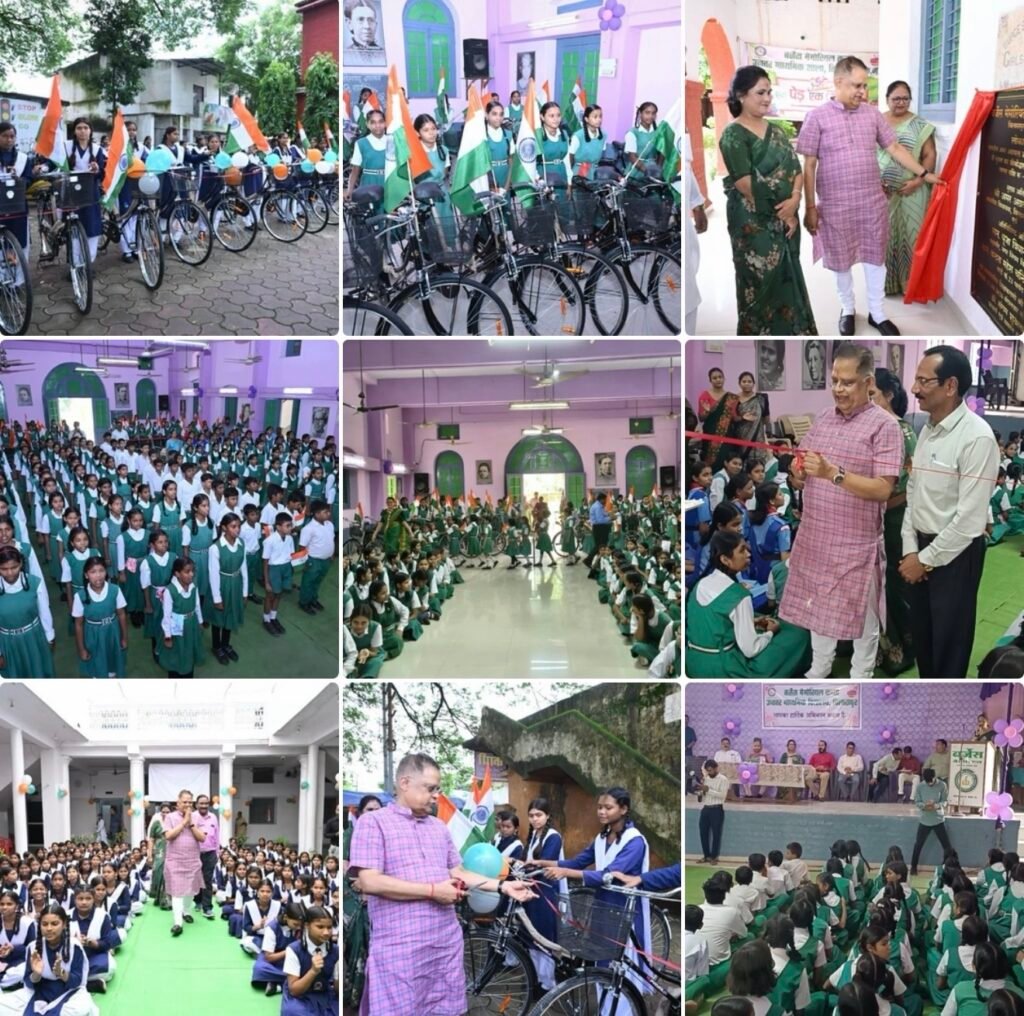 109 बालिकाओं को मिली साइकिल, तिरंगा लेकर तिरंगा यात्रा के लिए रवाना हुईं छात्राएं