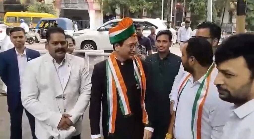 स्वतंत्रता दिवस पर कलेक्टर का तिरंगा सम्मान, छत्तीसगढ़ तृतीय वर्ग शासकीय कर्मचारी संघ ने किया सम्मान