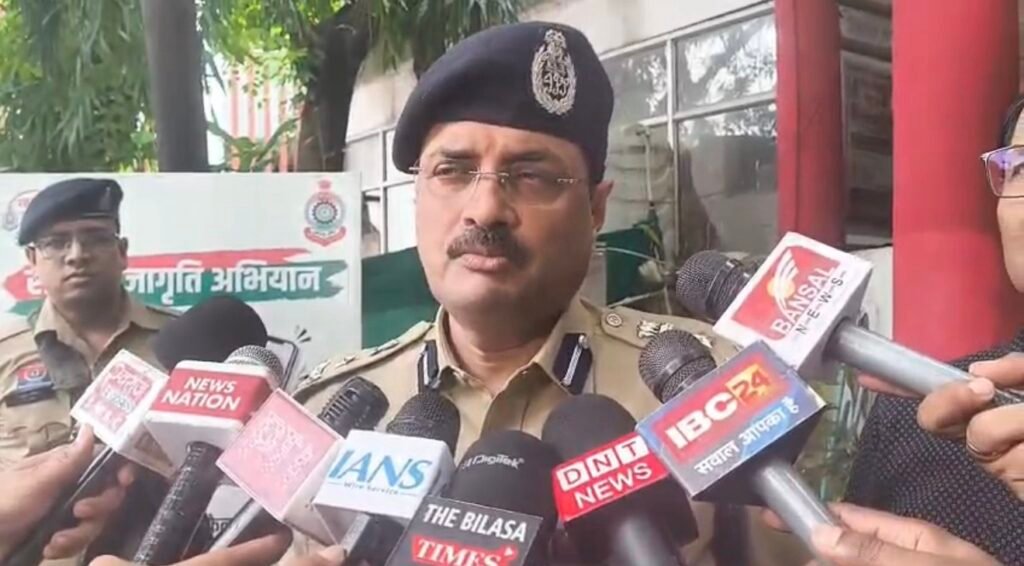 पुलिस टीम पर पथराव, 9 जवान घायल, फिर भी नहीं डिगे कदम,घायल होने के बाद भी लौटे ड्यूटी पर