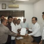 असम सरकार बर्खास्त करने की मांग, कांग्रेस ने राष्ट्रपति के नाम सौंपा ज्ञापन