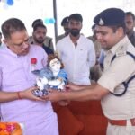 केंद्रीय जेल में गूंजे कान्हा के भजन, बंदियों ने उत्साह से फोड़ी मटकी