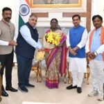 मुख्यमंत्री साय के निमंत्रण पर राष्ट्रपति ने स्वीकार किया बस्तर दशहरा के मुरिया दरबार में शामिल होने का आमंत्रण