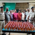 शराब दुकान के सुपरवाइजर-सैल्समैन ही निकले कोचिए, आर्टिका कार से 160 पाव शराब बरामद; सात गिरफ्तार