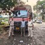 गश्त के दौरान अवैध स्क्रैप से लदा माजदा पकड़ा, 4.5 टन कबाड़ जब्त