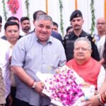 विधानसभा अध्यक्ष डॉ. रमन सिंह को जन्मदिन की बधाई देने पहुंचे पर्यटन मंत्री राजेश अग्रवाल