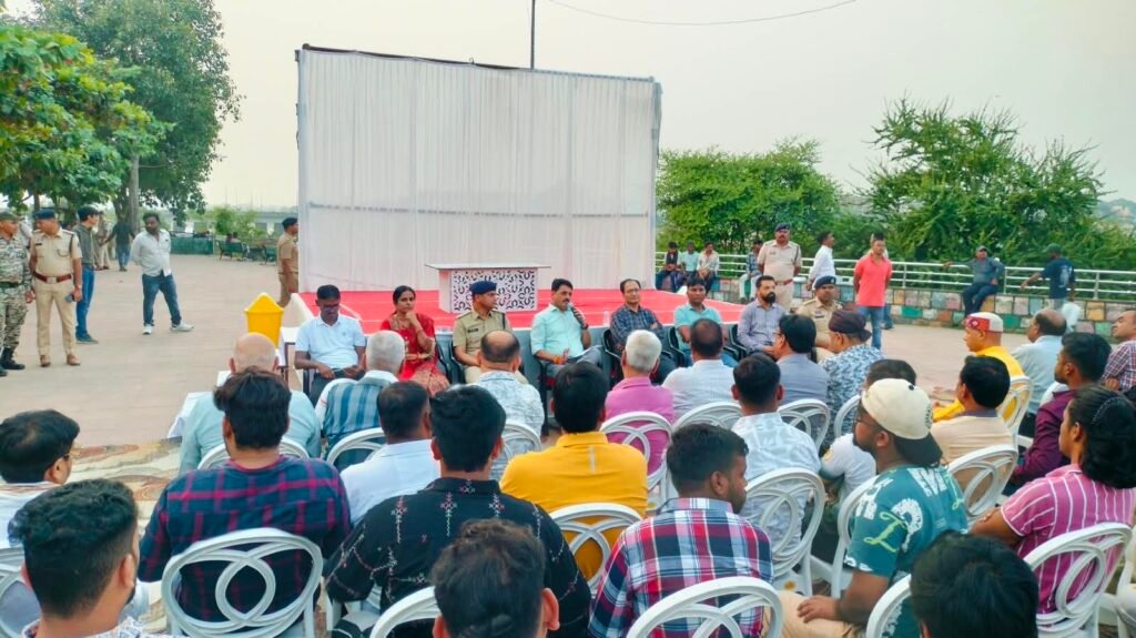 अगले वर्ष गणेश विसर्जन की झांकियां रिवर व्यू रोड से निकलेंगी, बैठक में बनी सहमति