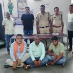 जंगल में सज रही थी जुए की महफिल, एसएसपी की टीम की दबिश में तीन गिरफ्तार